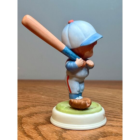 Vintage 1987 Avon Joan Walsh Anglund Porcelain Figurine "Home Run" - Picture 2 of 8